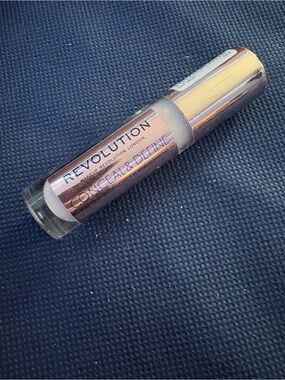 Revolution Beauty Conceal & Define Concealer in C0.5